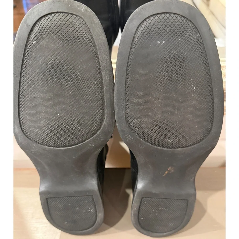 Coach toe zip